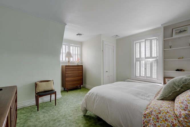 28 of 39 - 76 Argyle Avenue, Babylon, NY