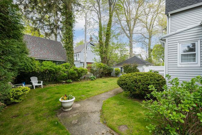 35 of 39 - 76 Argyle Avenue, Babylon, NY