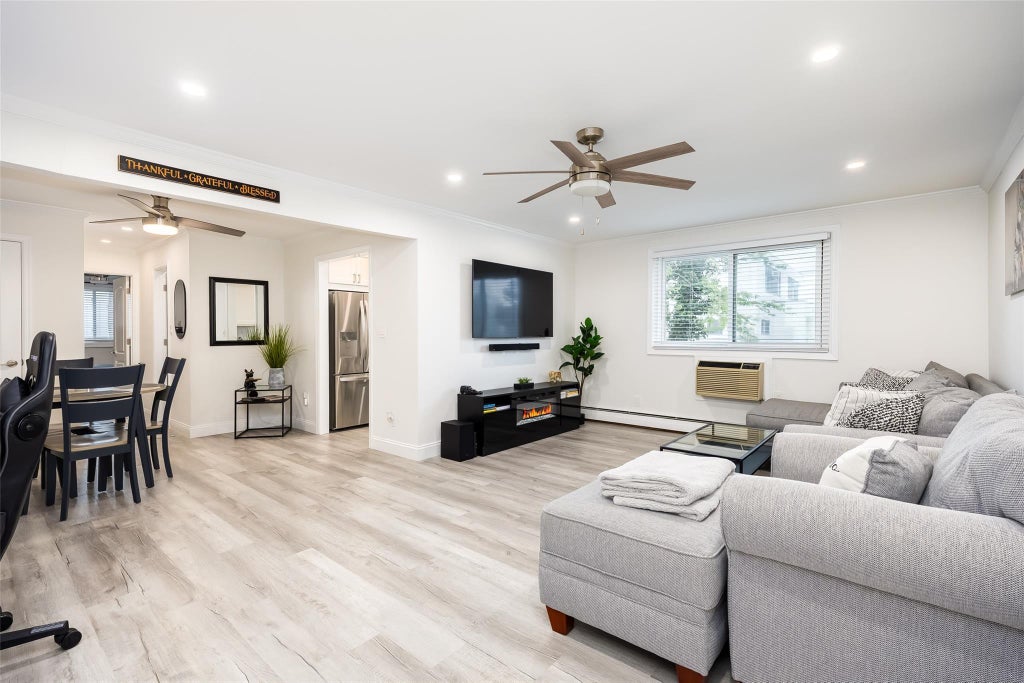 9 of 28 - 200 Merrick Road # F, Amityville, NY