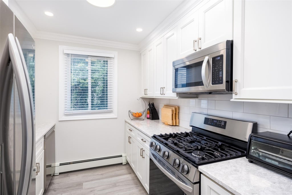 14 of 28 - 200 Merrick Road # F, Amityville, NY