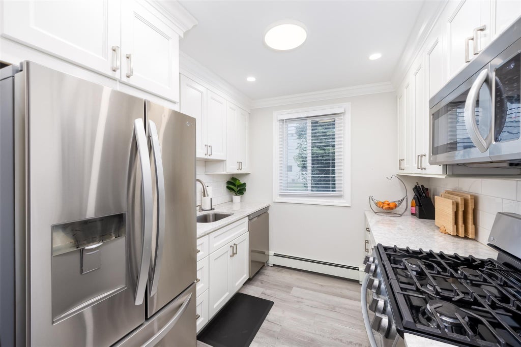 15 of 28 - 200 Merrick Road # F, Amityville, NY