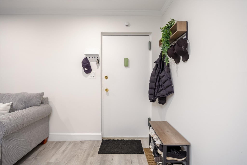 2 of 28 - 200 Merrick Road # F, Amityville, NY