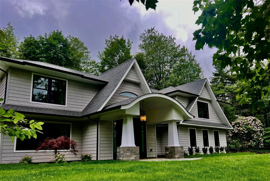 1 of 28 - 480 Vanderbilt Parkway, Dix Hills, NY