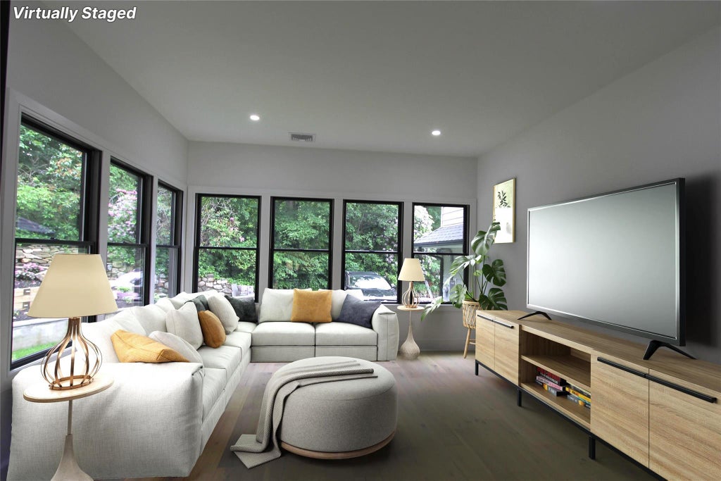 11 of 28 - 480 Vanderbilt Parkway, Dix Hills, NY
