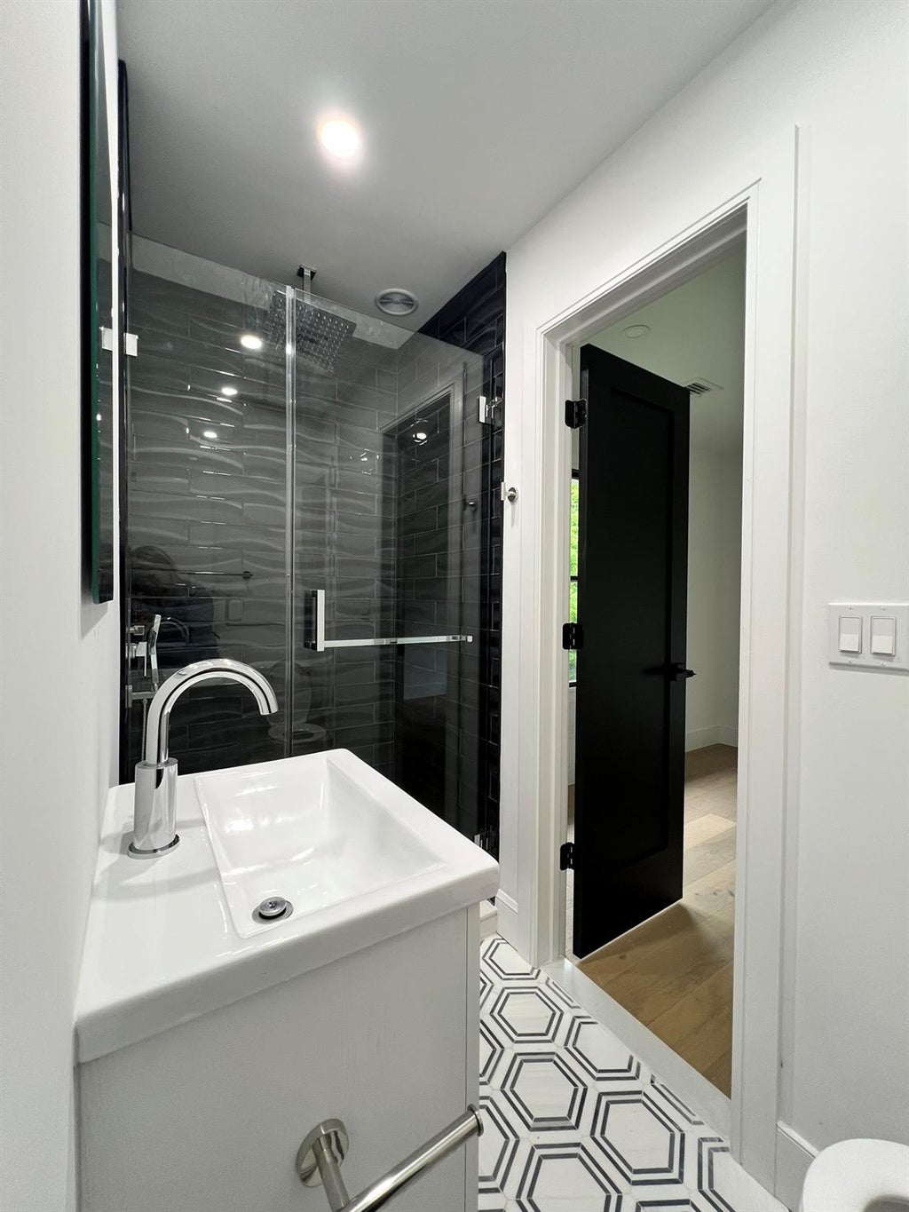 14 of 28 - 480 Vanderbilt Parkway, Dix Hills, NY
