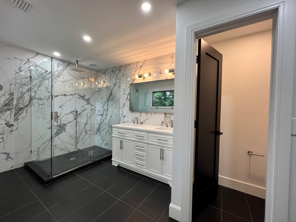 16 of 28 - 480 Vanderbilt Parkway, Dix Hills, NY