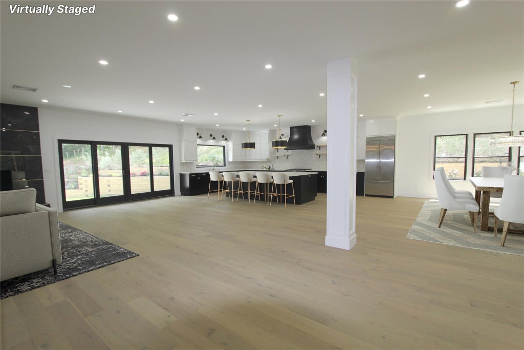 7 of 28 - 480 Vanderbilt Parkway, Dix Hills, NY