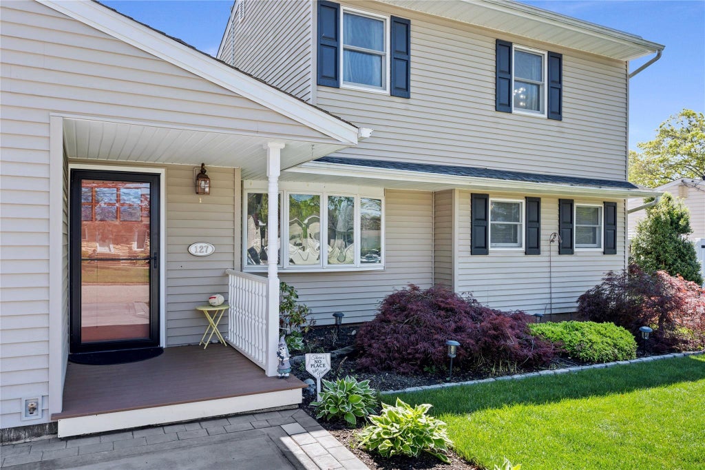 3 of 23 - 127 Avenue D, Holbrook, NY