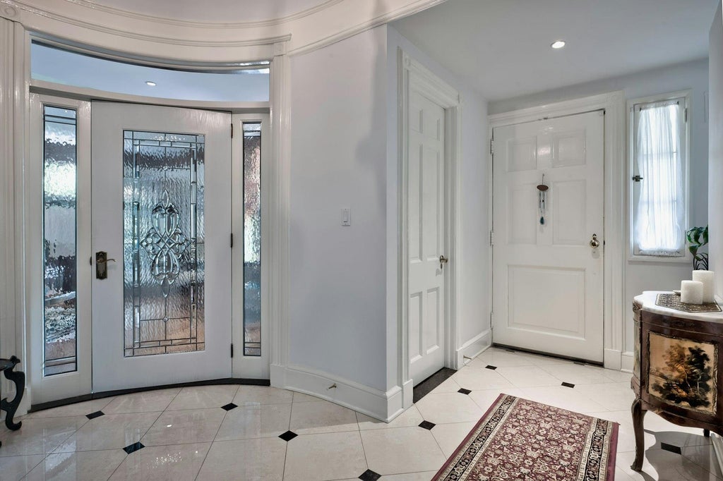 9 of 48 - 89 Duck Pond Road, Glen Cove, NY