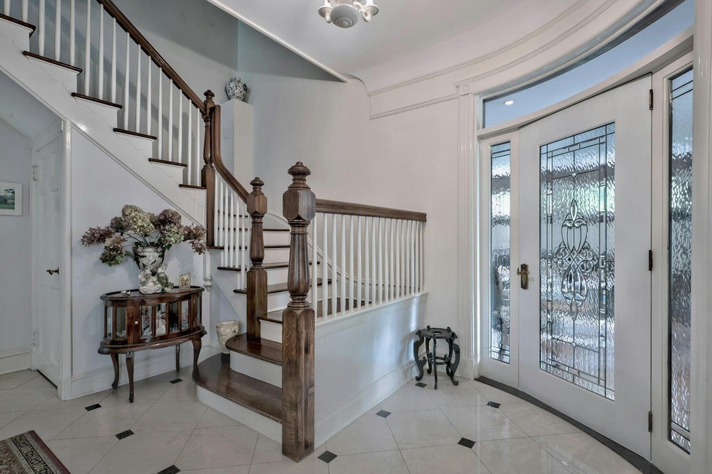 10 of 48 - 89 Duck Pond Road, Glen Cove, NY