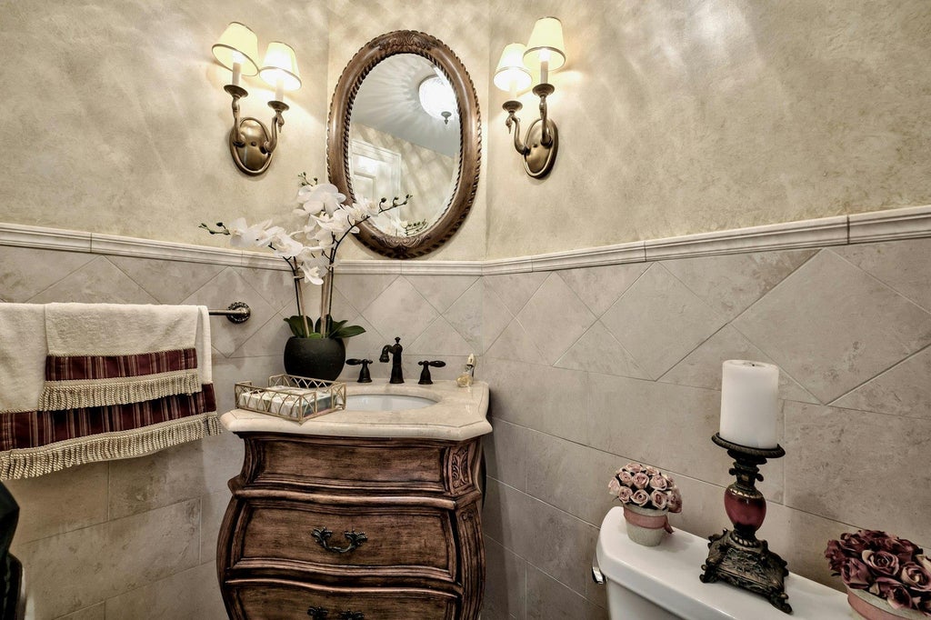 11 of 48 - 89 Duck Pond Road, Glen Cove, NY