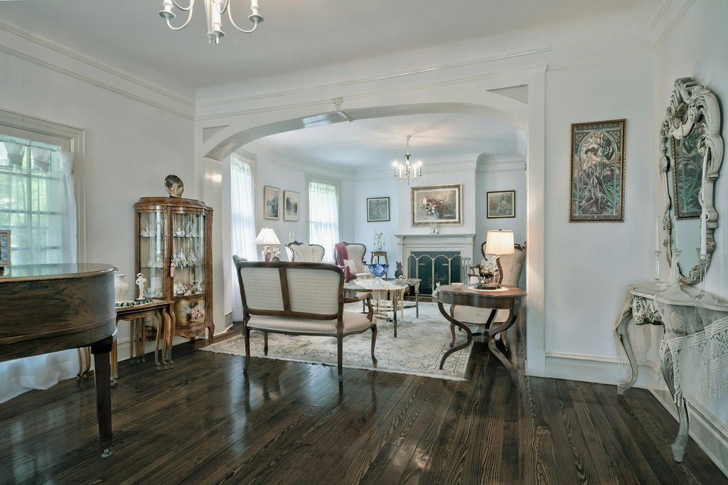 14 of 48 - 89 Duck Pond Road, Glen Cove, NY