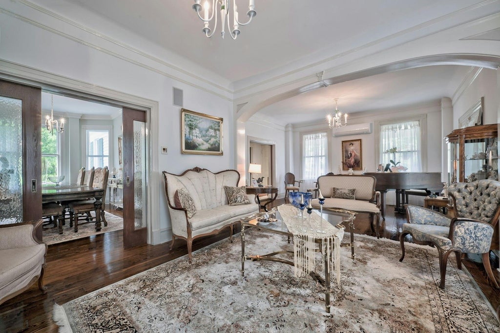 18 of 48 - 89 Duck Pond Road, Glen Cove, NY