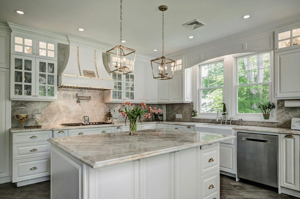 23 of 48 - 89 Duck Pond Road, Glen Cove, NY