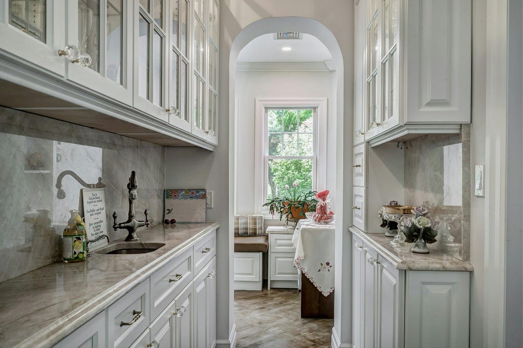 27 of 48 - 89 Duck Pond Road, Glen Cove, NY