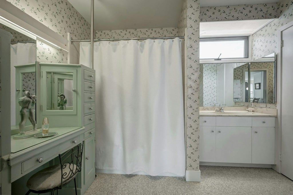 34 of 48 - 89 Duck Pond Road, Glen Cove, NY