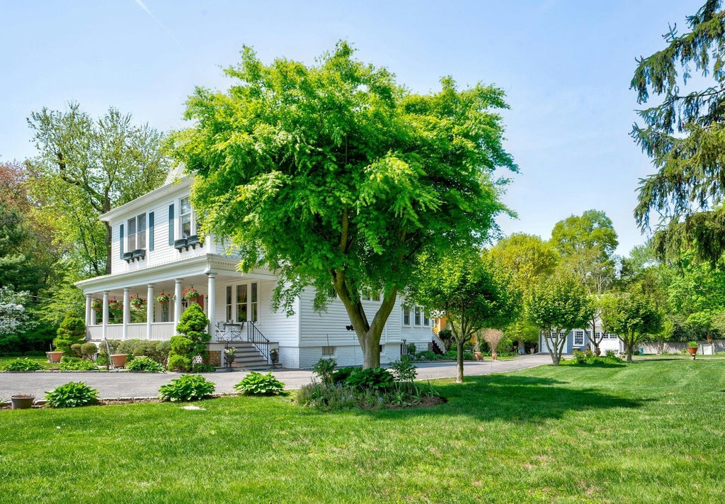 3 of 48 - 89 Duck Pond Road, Glen Cove, NY