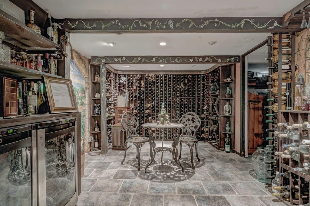 42 of 48 - 89 Duck Pond Road, Glen Cove, NY