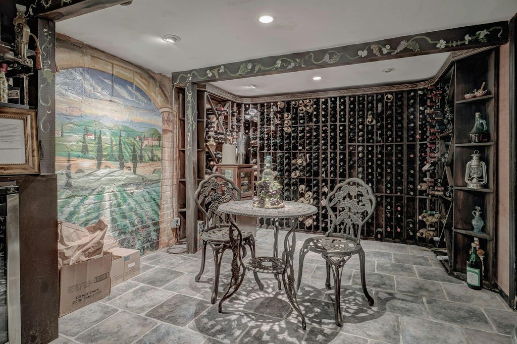 43 of 48 - 89 Duck Pond Road, Glen Cove, NY