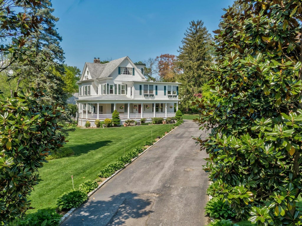44 of 48 - 89 Duck Pond Road, Glen Cove, NY