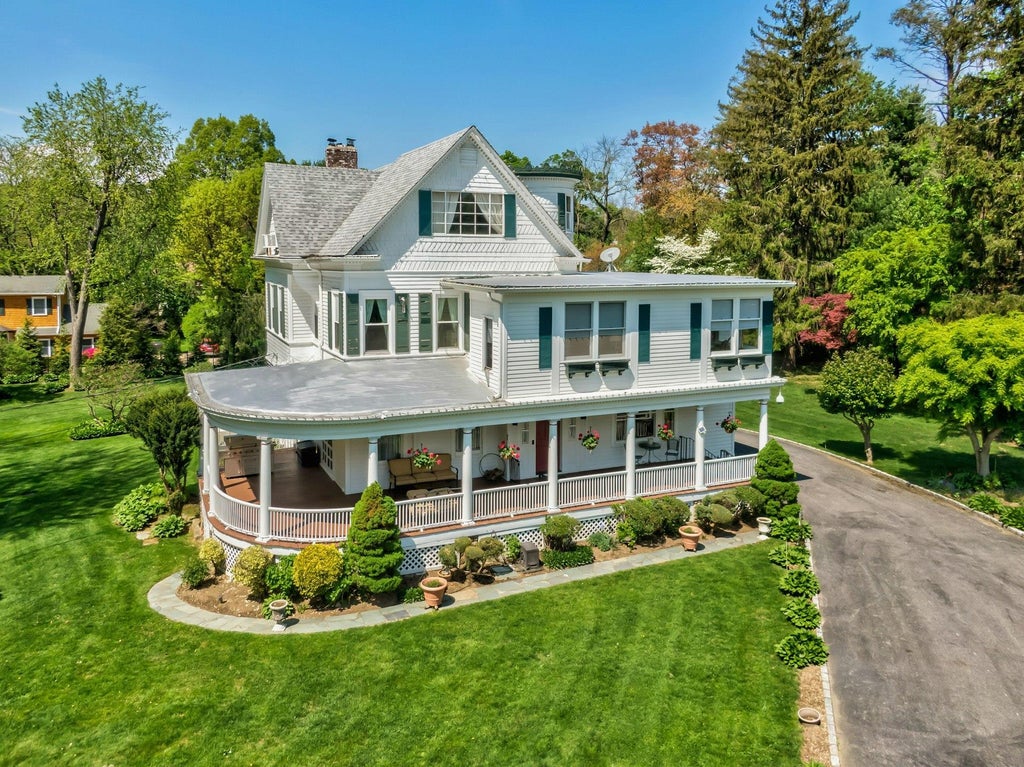 46 of 48 - 89 Duck Pond Road, Glen Cove, NY
