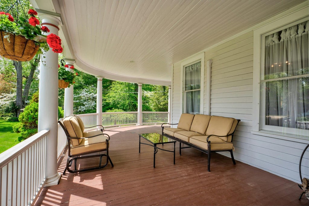 4 of 48 - 89 Duck Pond Road, Glen Cove, NY