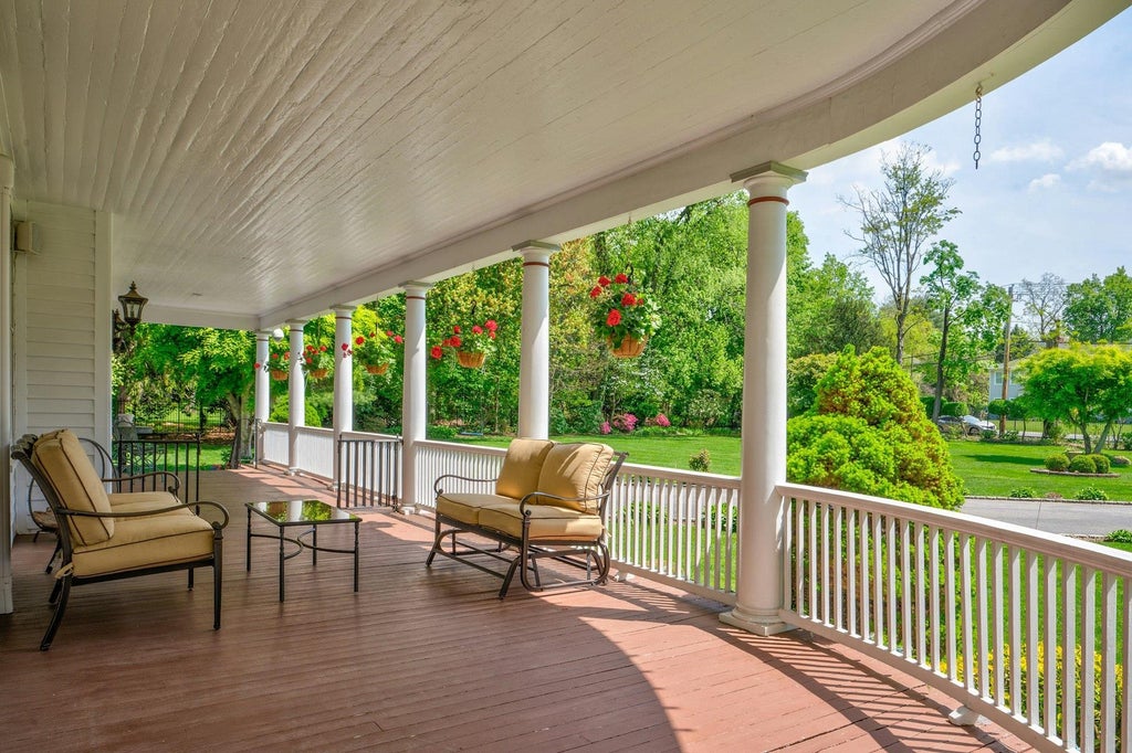5 of 48 - 89 Duck Pond Road, Glen Cove, NY