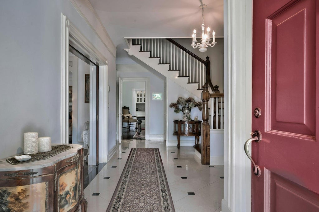 7 of 48 - 89 Duck Pond Road, Glen Cove, NY