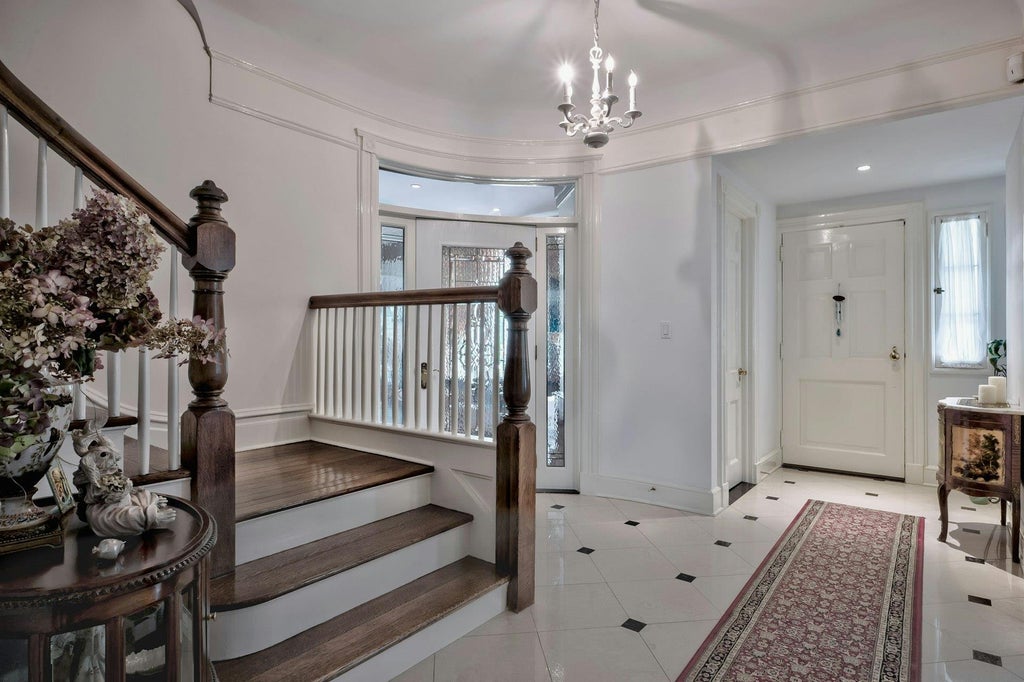 8 of 48 - 89 Duck Pond Road, Glen Cove, NY