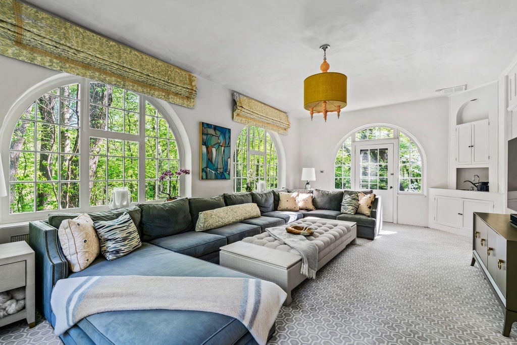 9 of 50 - 770 Chicken Valley Road, Locust Valley, NY
