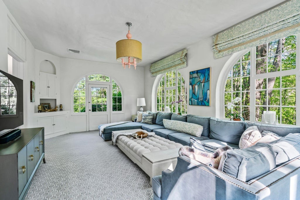 11 of 50 - 770 Chicken Valley Road, Locust Valley, NY