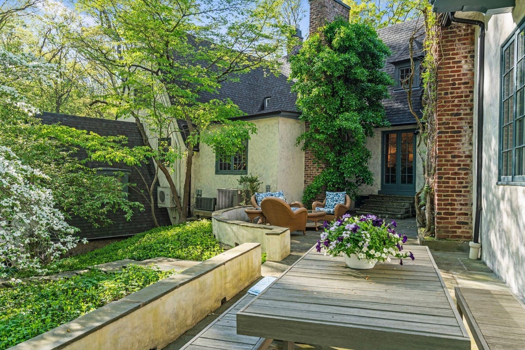 45 of 50 - 770 Chicken Valley Road, Locust Valley, NY