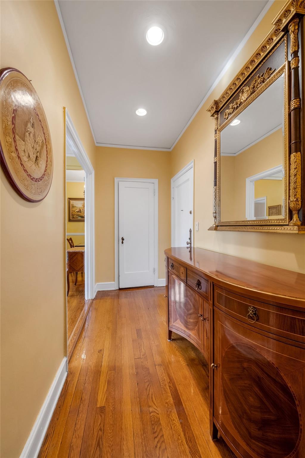 10 of 23 - 8 Barstow Road 3e, Great Neck, NY
