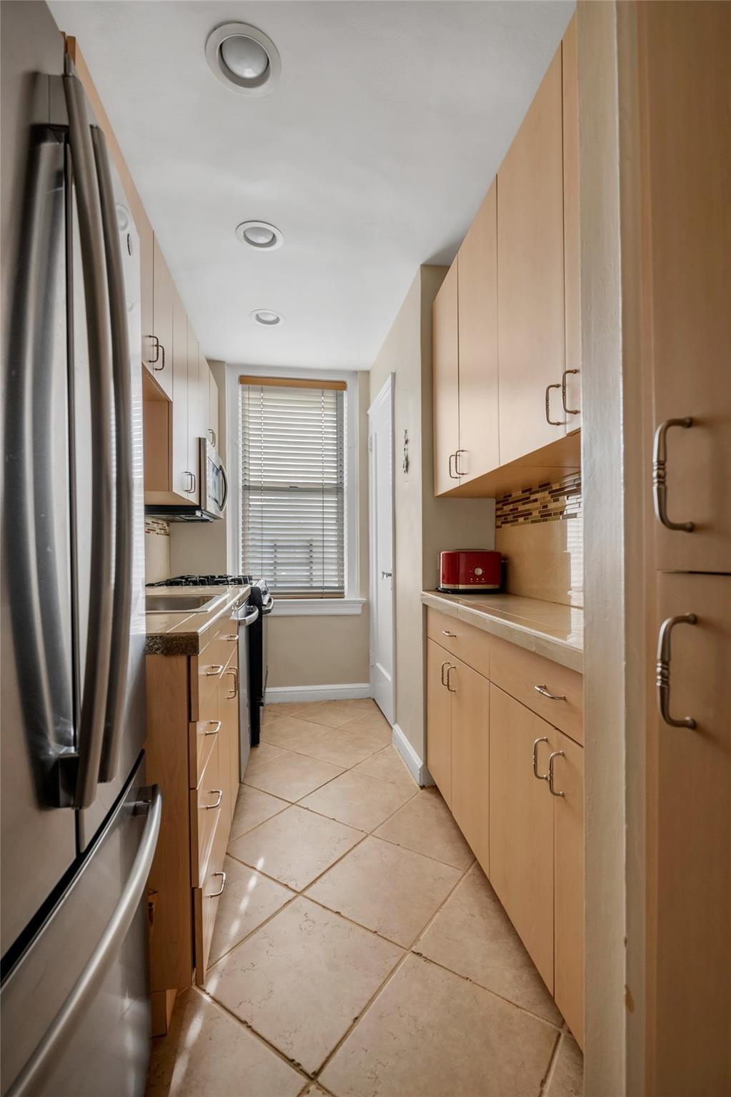 12 of 23 - 8 Barstow Road 3e, Great Neck, NY