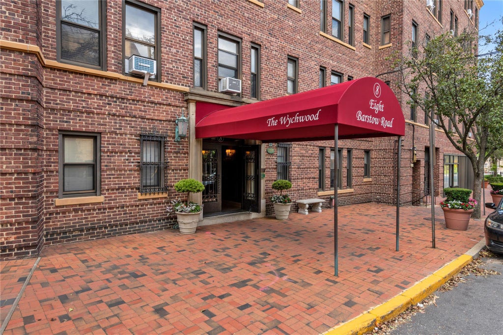 18 of 23 - 8 Barstow Road 3e, Great Neck, NY