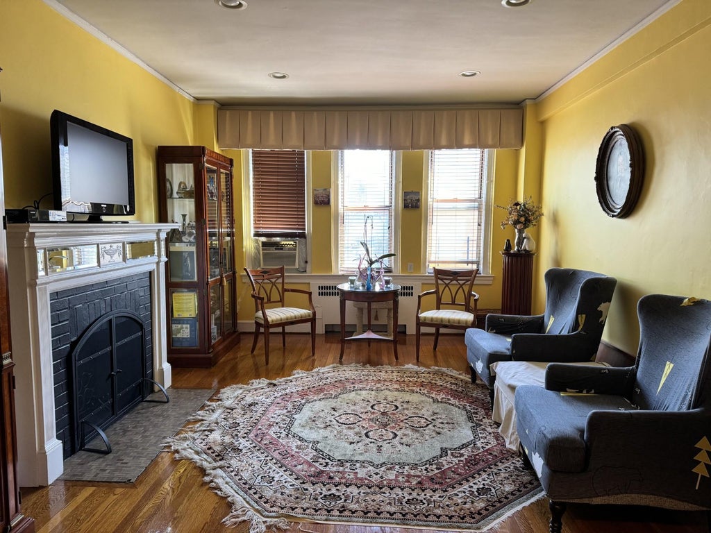 1 of 23 - 8 Barstow Road 3e, Great Neck, NY