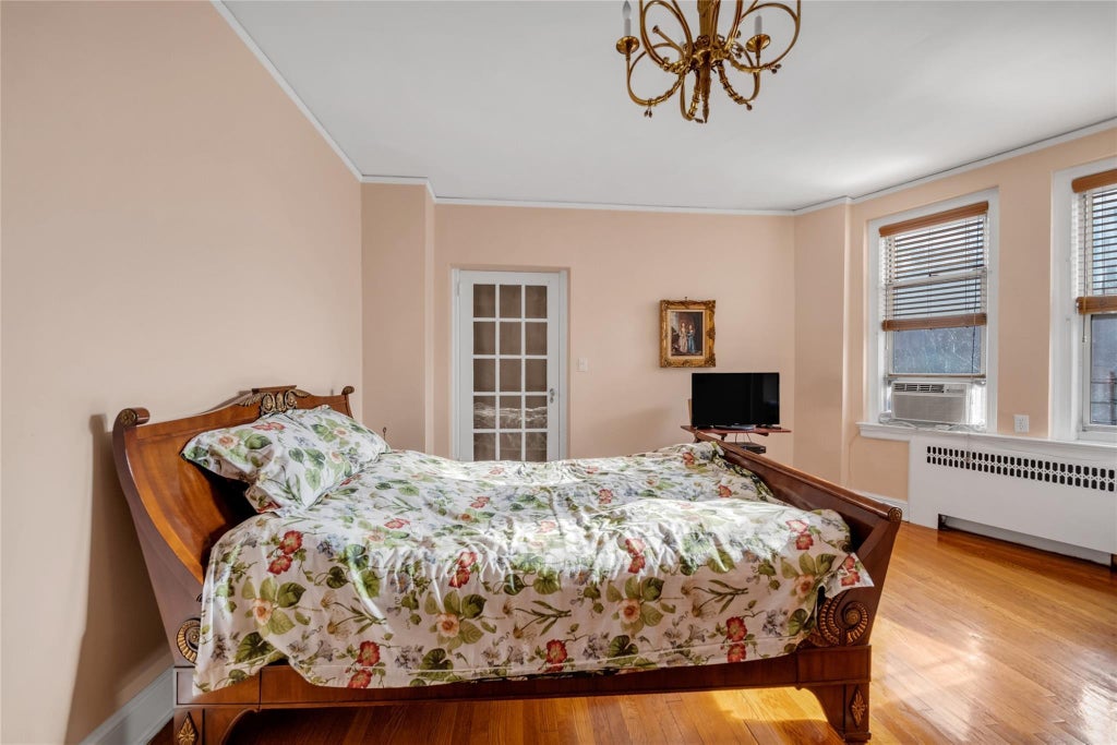 5 of 23 - 8 Barstow Road 3e, Great Neck, NY