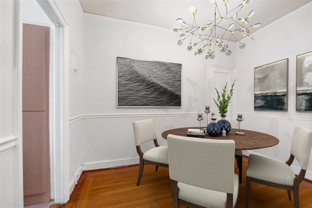 6 of 23 - 8 Barstow Road 3e, Great Neck, NY