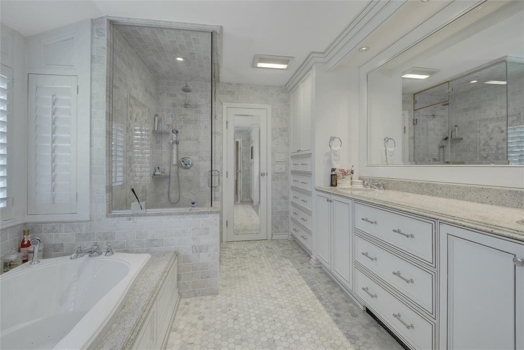 9 of 23 - 1 Anvil Court, Dix Hills, NY
