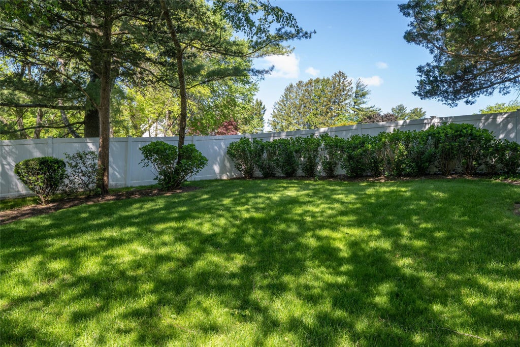 18 of 23 - 1 Anvil Court, Dix Hills, NY
