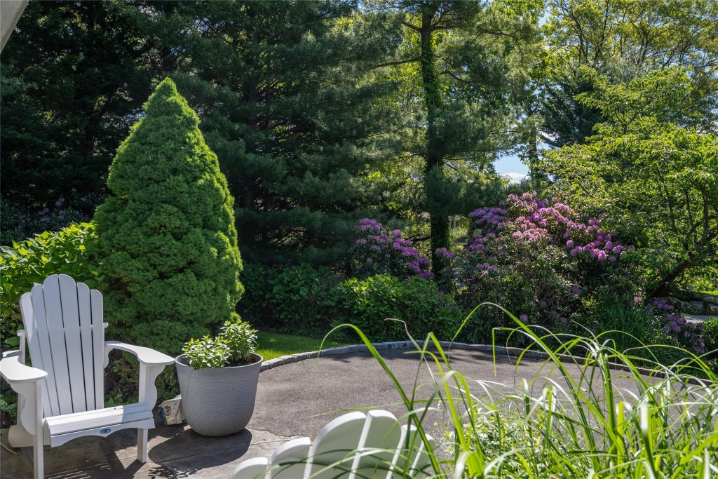 22 of 23 - 1 Anvil Court, Dix Hills, NY