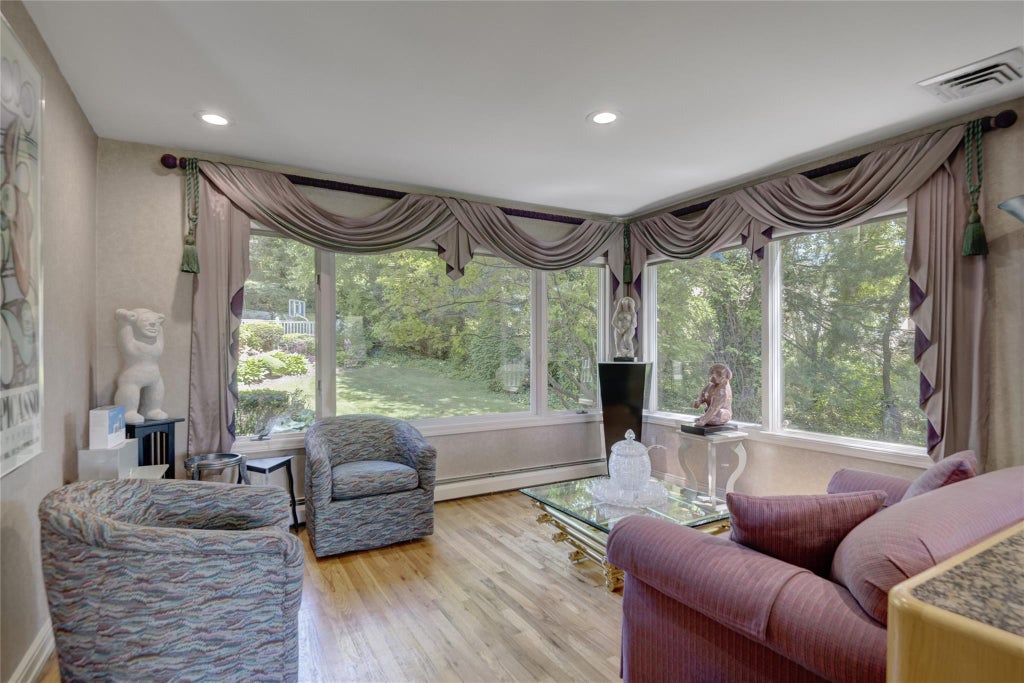 4 of 23 - 1 Anvil Court, Dix Hills, NY