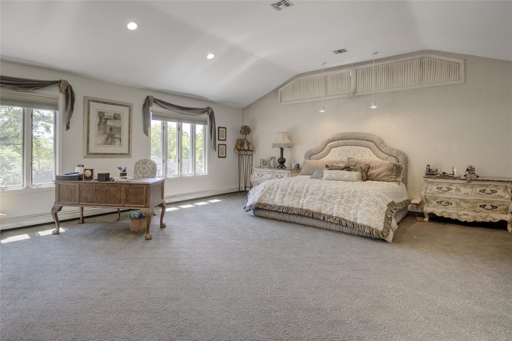 8 of 23 - 1 Anvil Court, Dix Hills, NY