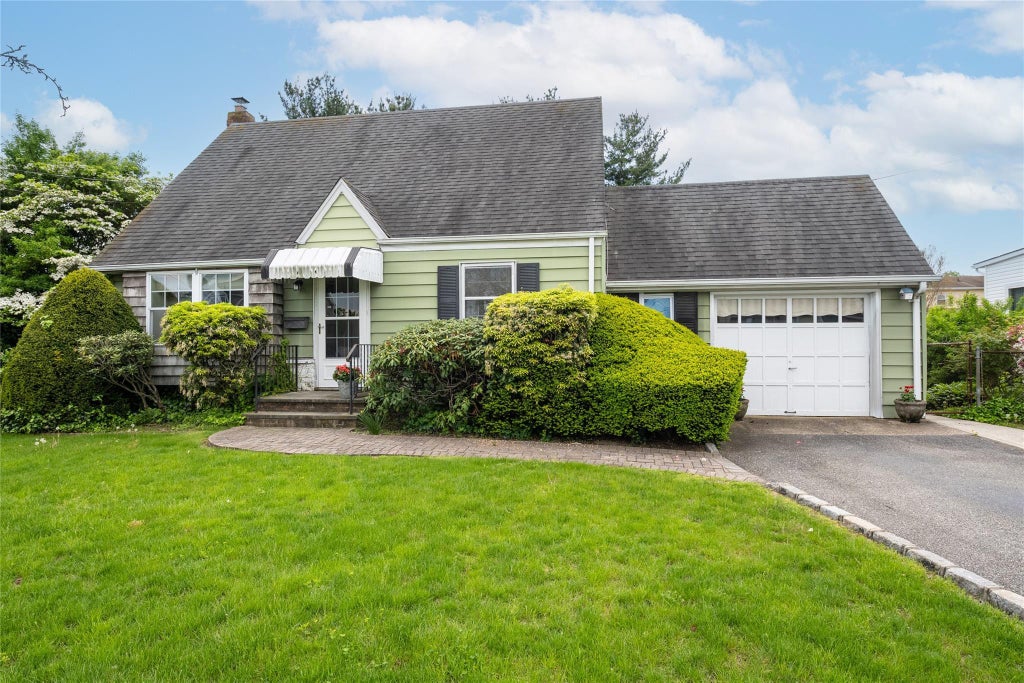1 of 23 - 1025 Mirabelle Avenue, Westbury, NY
