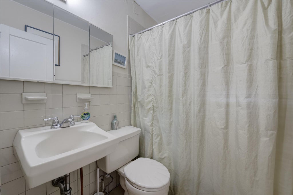 10 of 23 - 1025 Mirabelle Avenue, Westbury, NY