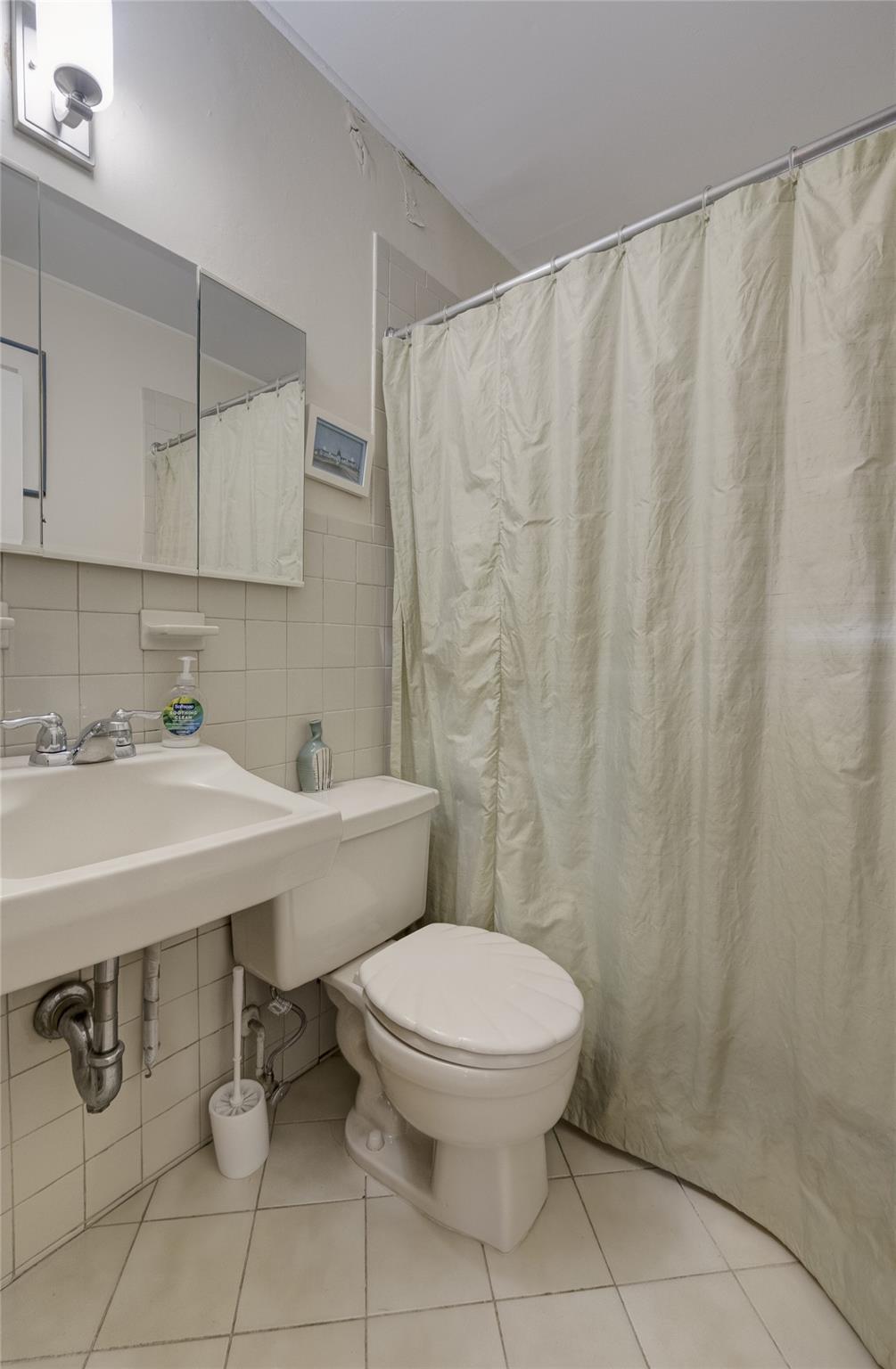 11 of 23 - 1025 Mirabelle Avenue, Westbury, NY