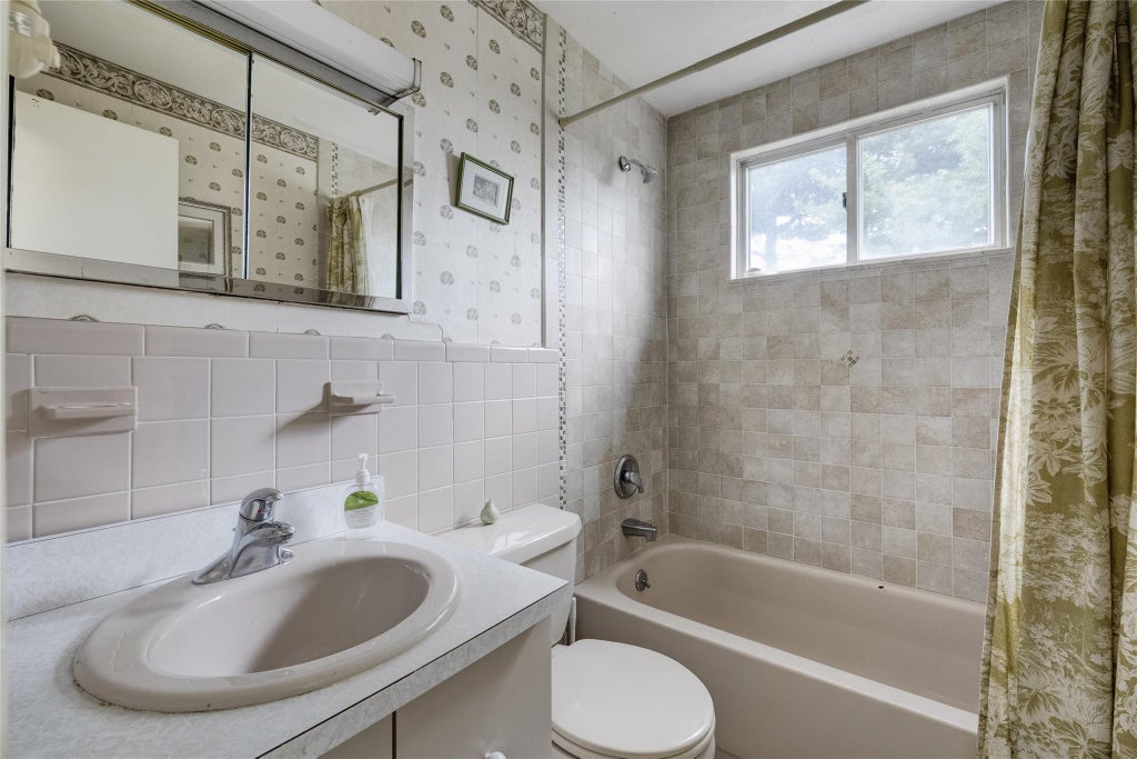 15 of 23 - 1025 Mirabelle Avenue, Westbury, NY