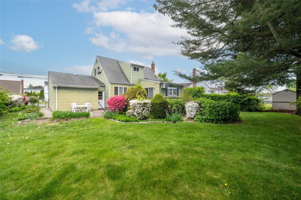 17 of 23 - 1025 Mirabelle Avenue, Westbury, NY