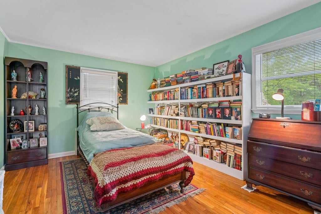 11 of 24 - 24 Cider Mill Lane, Huntington, NY