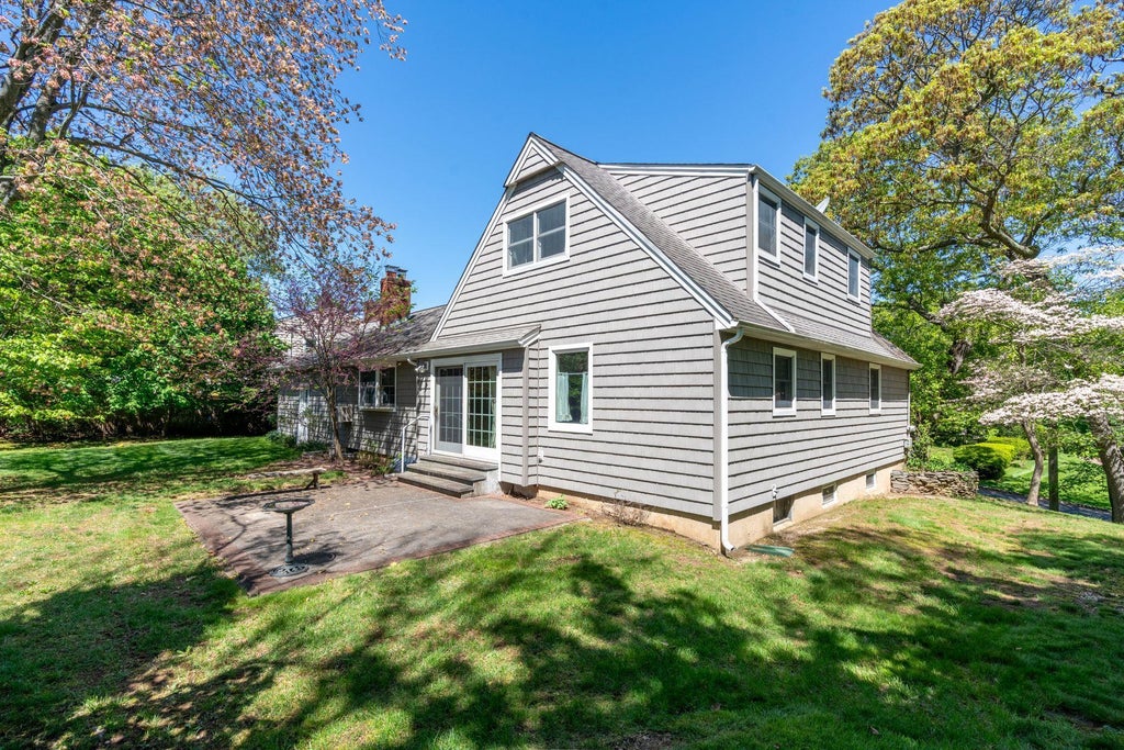 18 of 24 - 24 Cider Mill Lane, Huntington, NY
